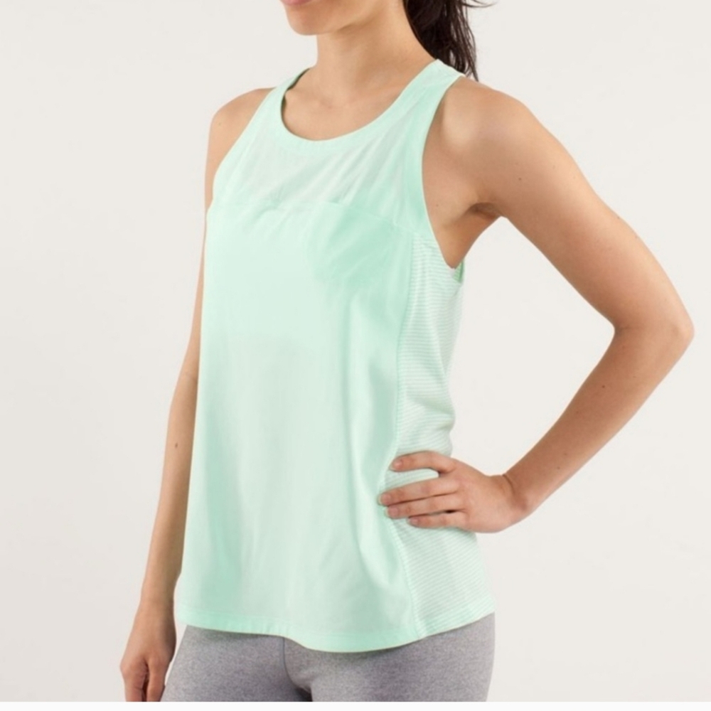 Lululemon Run Silver Lining tank top in color Fresh Teal size 8